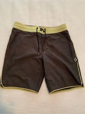 Volcom Men’s Brown Swim Suit Size 32